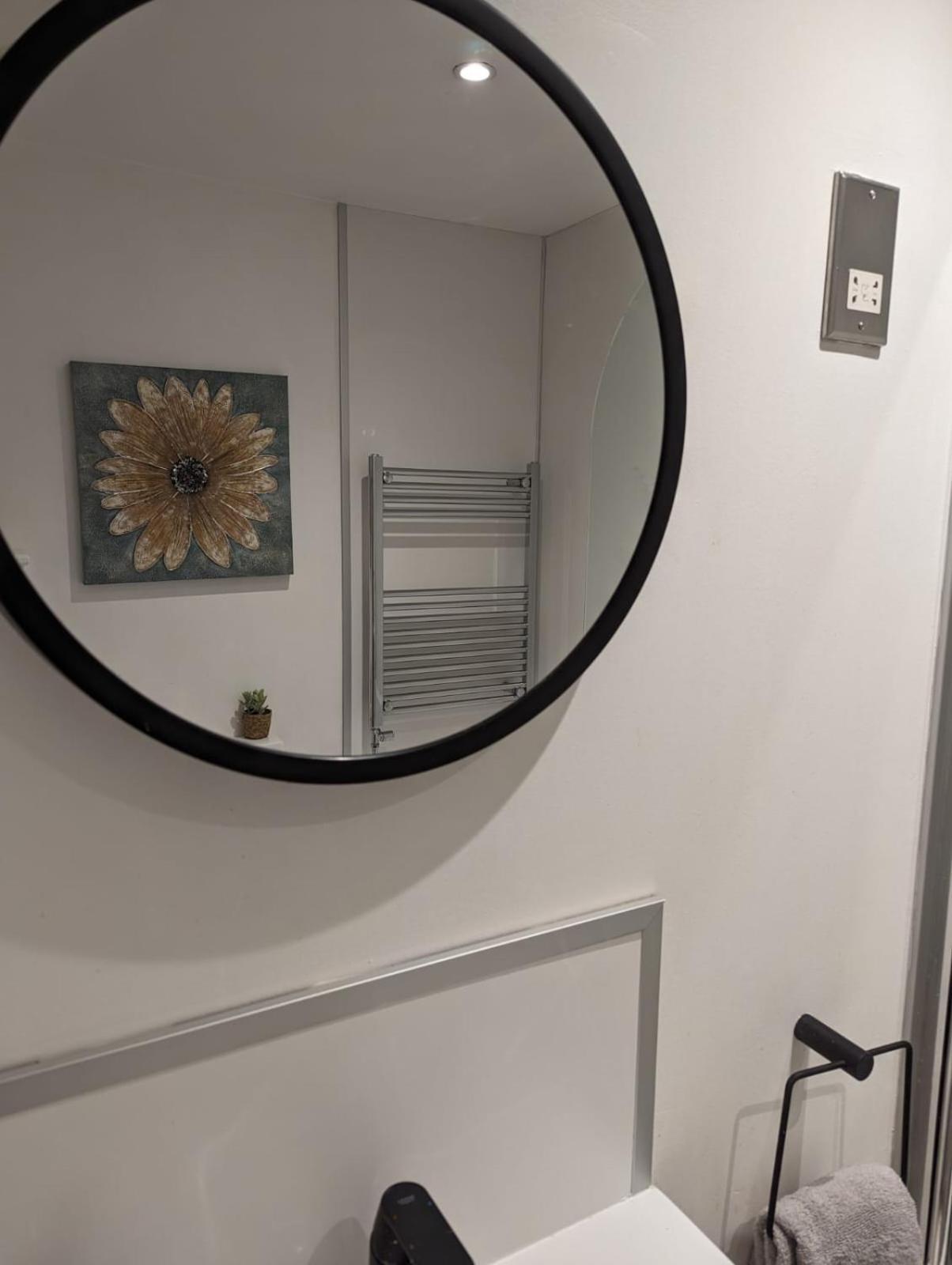 2-Bed Apartment Heart Of Cardiff Extérieur photo